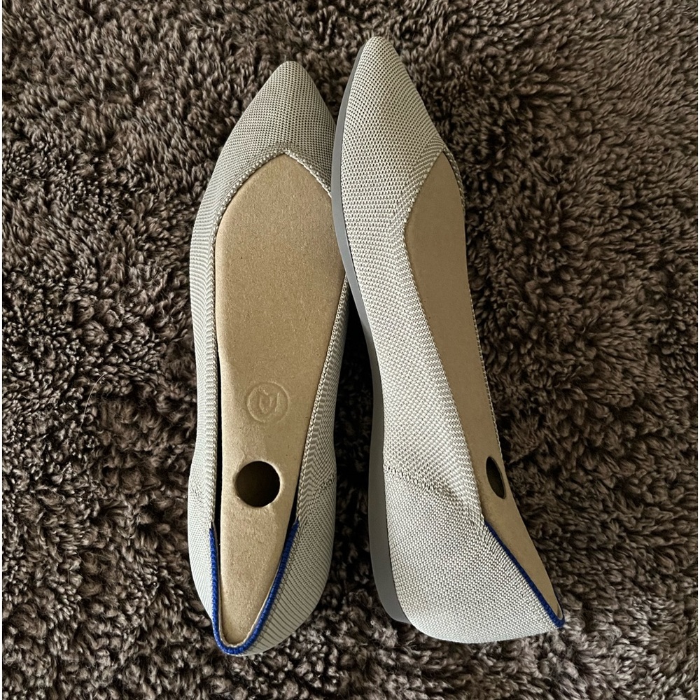 Brand New with Box Women’s Rothy’s pointed toe flats Tan Size 10 (fits 9.5)